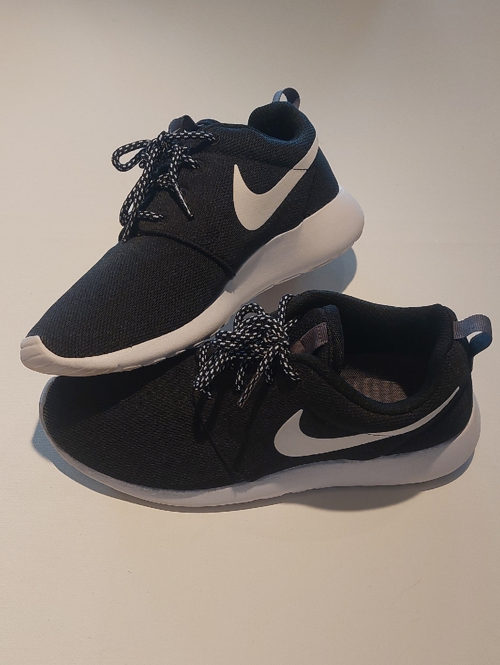 Nike Womens Black and White Casual Sneakers